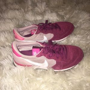 nike internationalist sneakers :)) will negotiate!